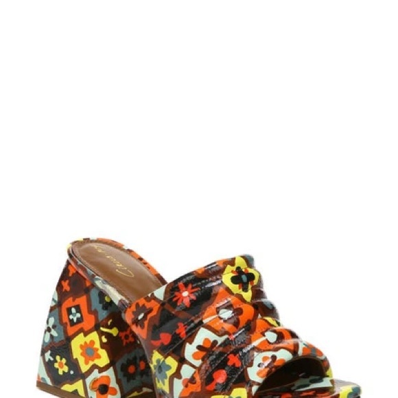 Women’s Patterned Heels - Picture 2 of 2